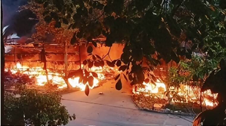 黑烟蹿起几十米高!重庆一楼宇突发大火,当地:伤亡情况还在调查中