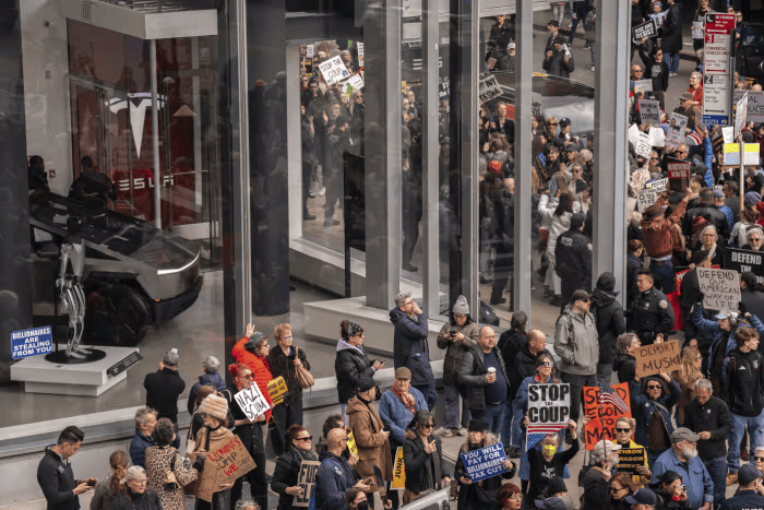 突发!马斯克:遭到大规模攻击!