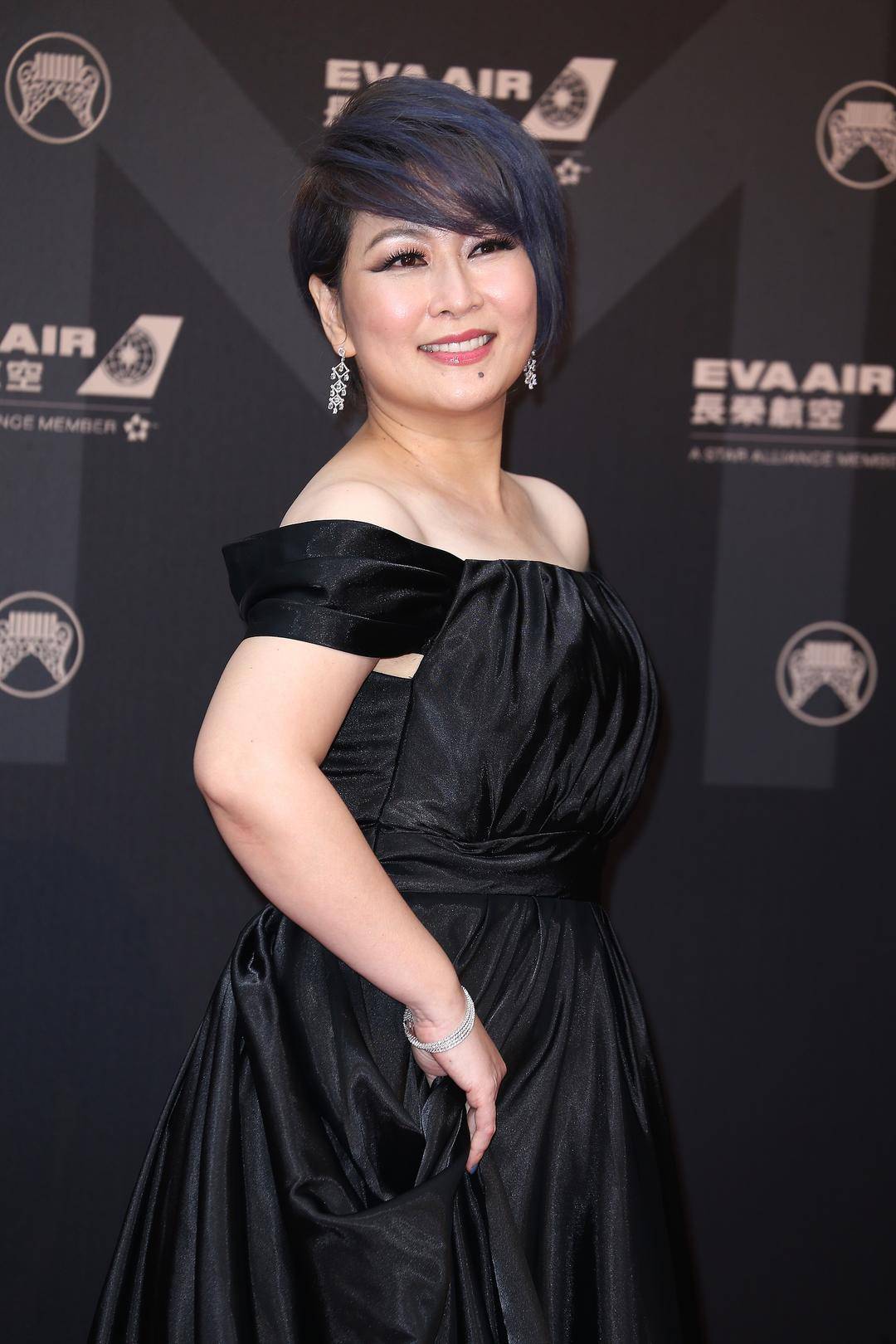 女歌手自曝曾被母亲要求“生吞鸡蛋”,不吃就挨打