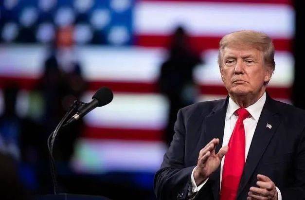 乌克兰终于恍然大悟,泽连斯基开始悄悄掉头,最大金主已早已换人!