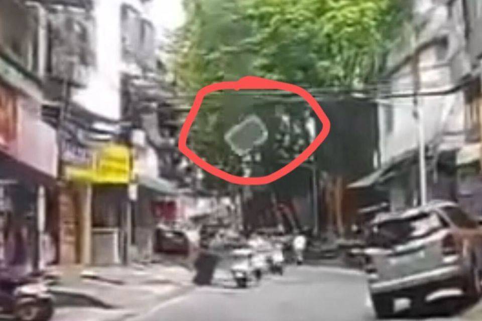 广西南宁大块玻璃坠落有人被砸中,最新进展:被砸者已转院