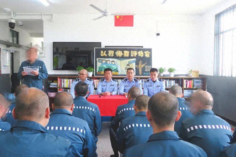 男子在上海监狱服刑11年,出狱前才得知两位家人已病逝...极大生活困境,他深深担忧→