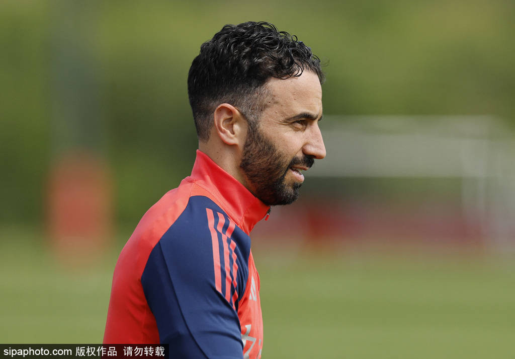 曼联惊天变动!甩卖四大天王?B费1亿投沙特?阿莫林重建蓝图曝光!