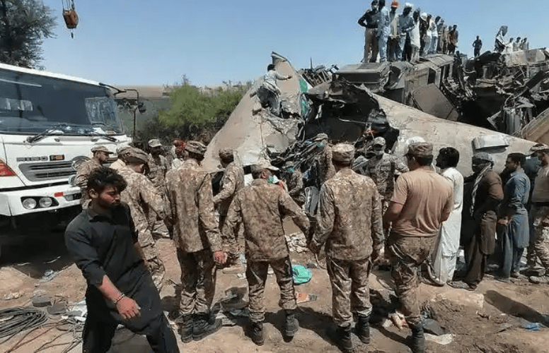 贸易战把美国给打醒了,万斯亲口承认:美国“称霸的时代”结束了