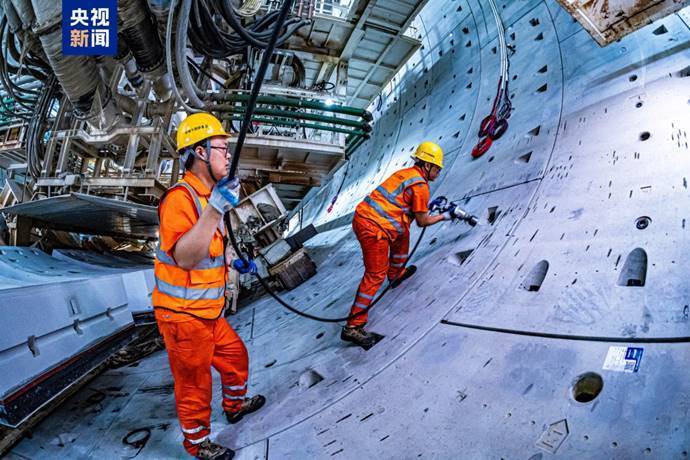 世界最大直径!“山河号”盾构机在山东顺利穿越黄河