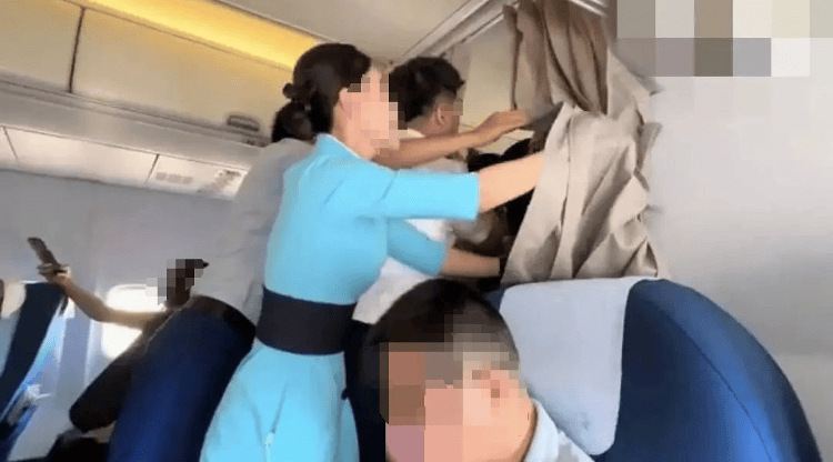 粉丝闯进飞机公务舱追星,有啥法律后果?