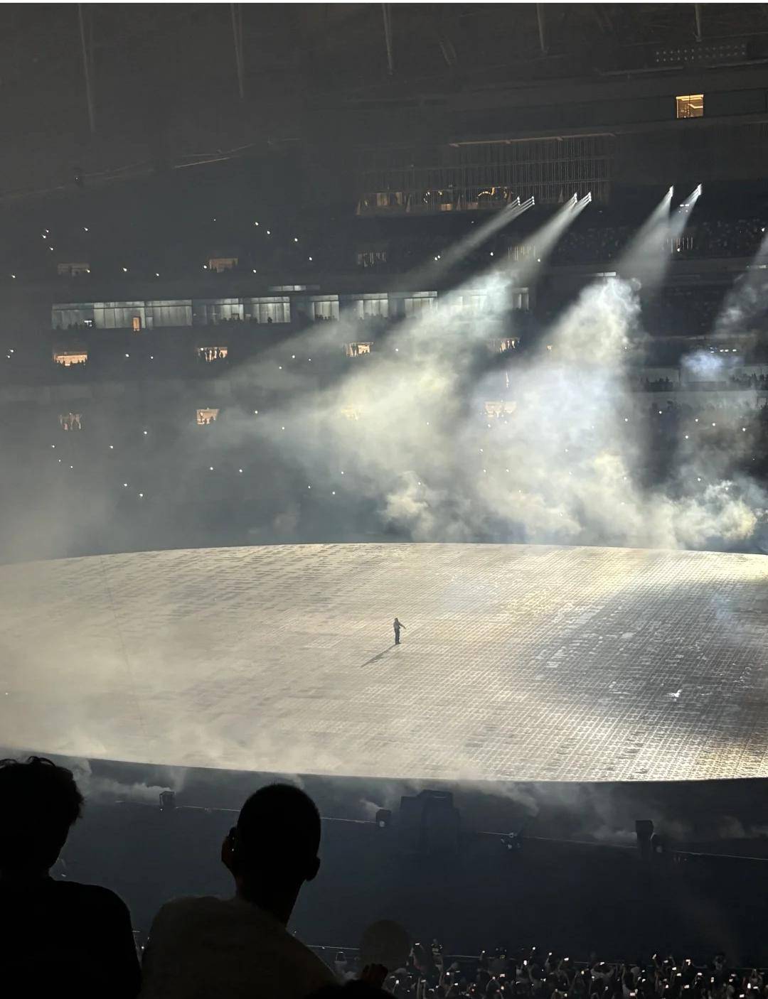 侃爷上海演唱会口碑全线崩塌,主办方成立还不到两个月