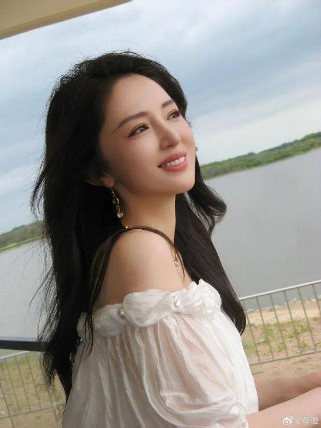 45岁女星董璇官宣再婚,前夫高云翔去年被曝再婚生女