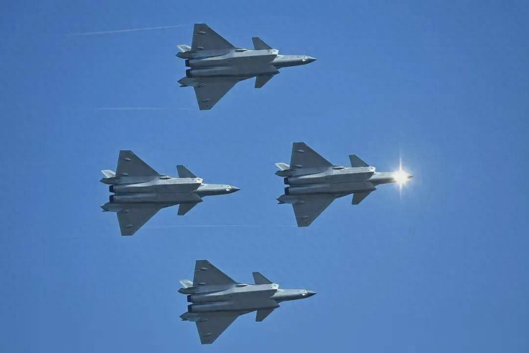 首度公开!歼-9开创先河