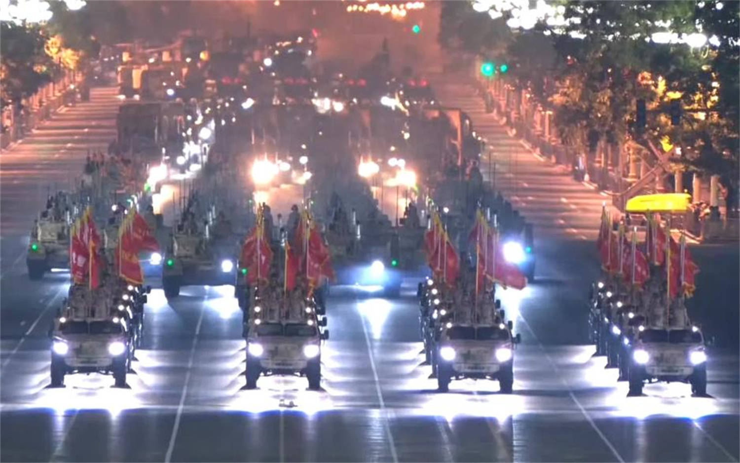 中国阅兵彩排惊艳世界,日本网友不服气,声称解放军打不过美军