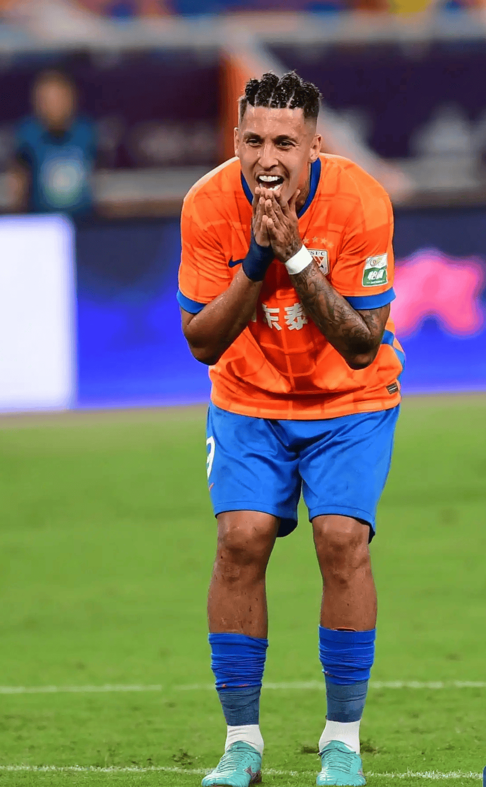 中超|泰山3:2险胜西海岸,克雷桑破荒可喜,后防线出错堪忧