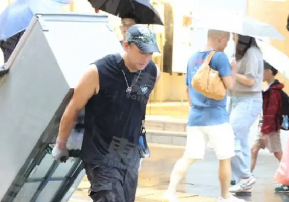 香港男星张致恒做电器搬运工 受访时直言想重回演艺圈