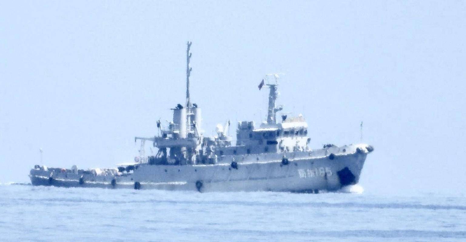 菲律宾哪来的胆子?菲军舰到位,做好击沉准备,应对中方拖船动手