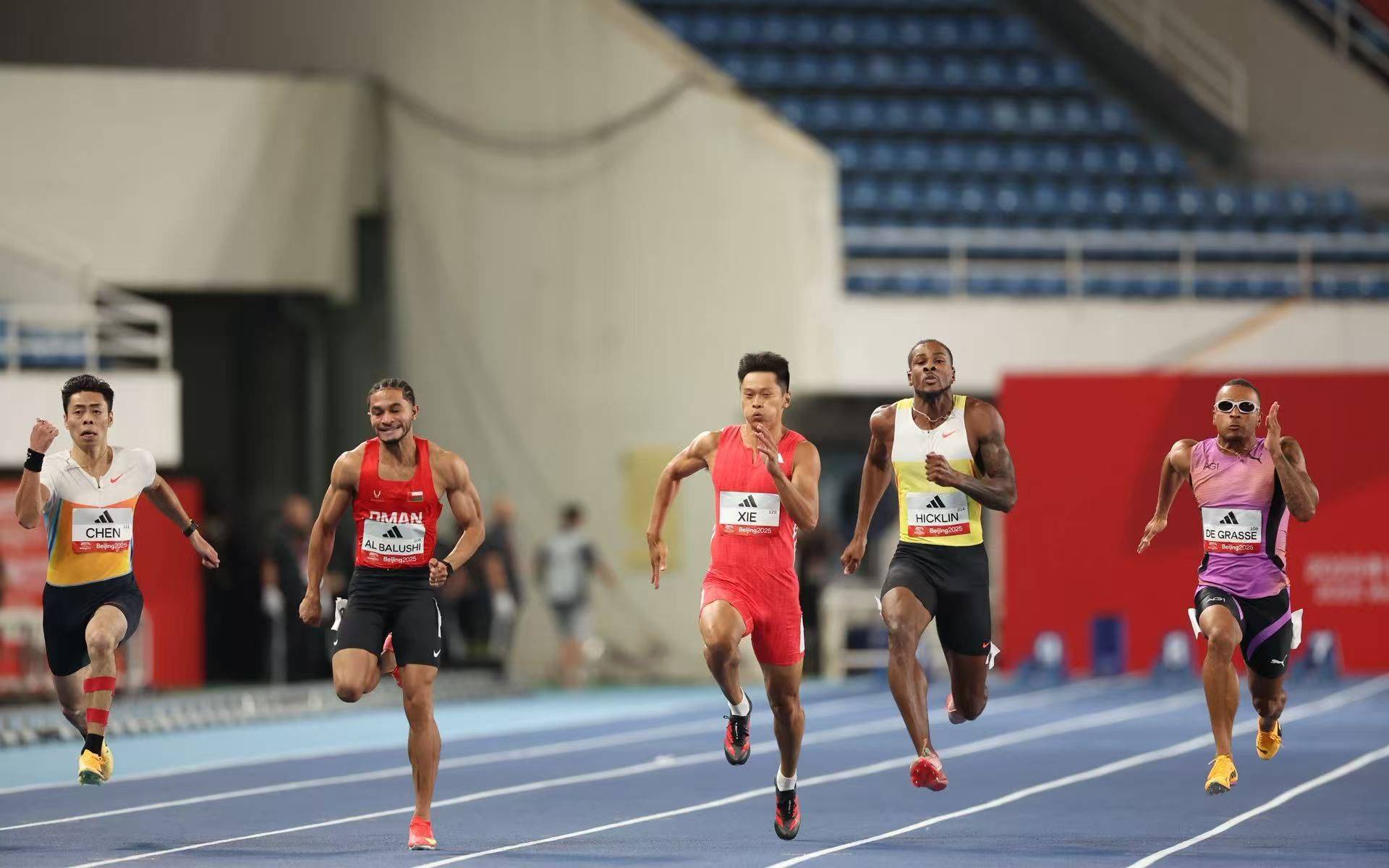 0.05秒之差无缘百米飞人大战奖牌,谢震业通过洲际赛调整状态