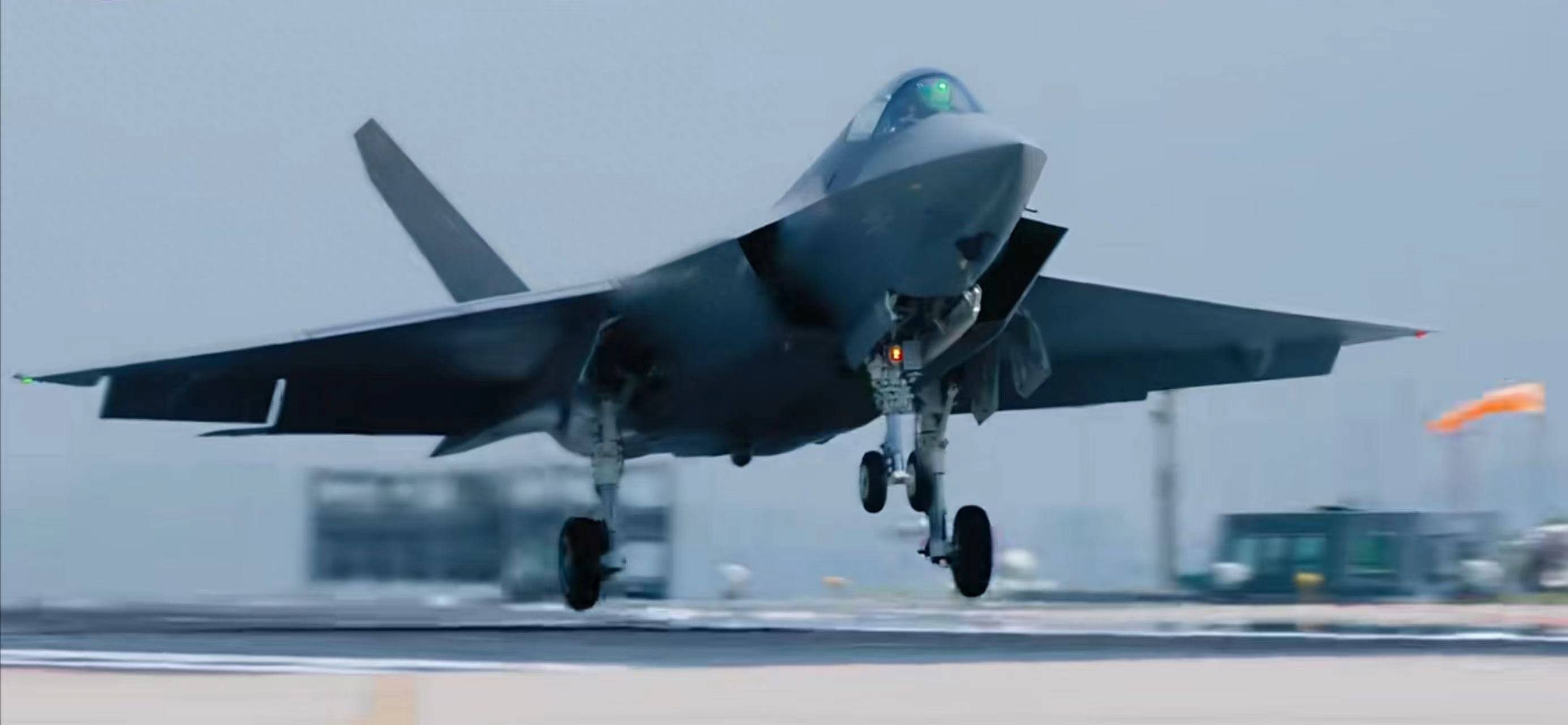 震撼消息!歼 - 35 攻克难关,成功解锁辽宁舰滑跃起飞