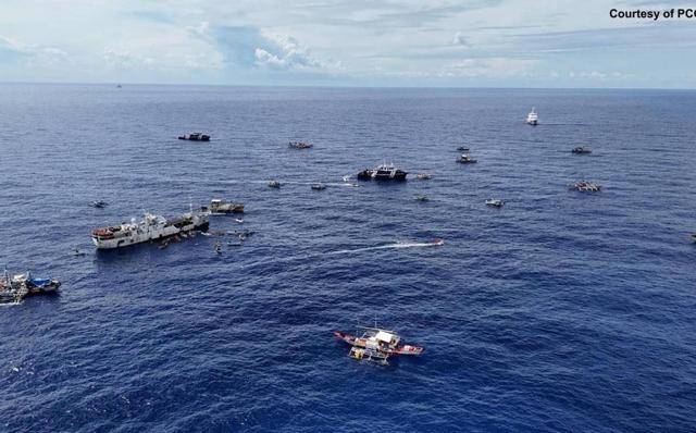 难怪菲律宾装沉默,船员耳朵被划伤,举白旗求我海警水炮别喷了