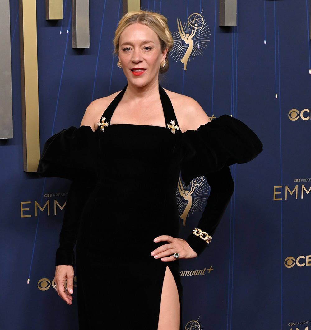 女星走红毯身上只穿珠宝?这届艾美奖的主题果然是大胆