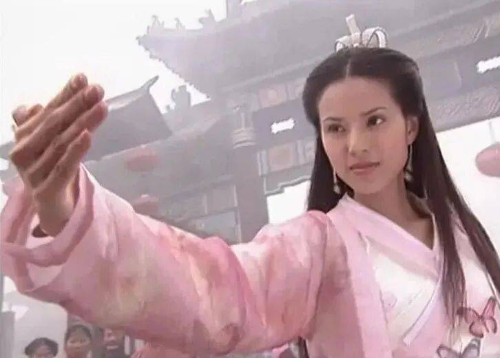 当女将军成为内娱偶像剧时尚单品,我们更怀念穆桂英