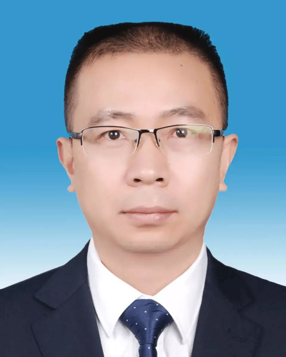 官方通报:作为“一把手”,他安排单位买500斤散装白酒存于办公楼,用于日常接待