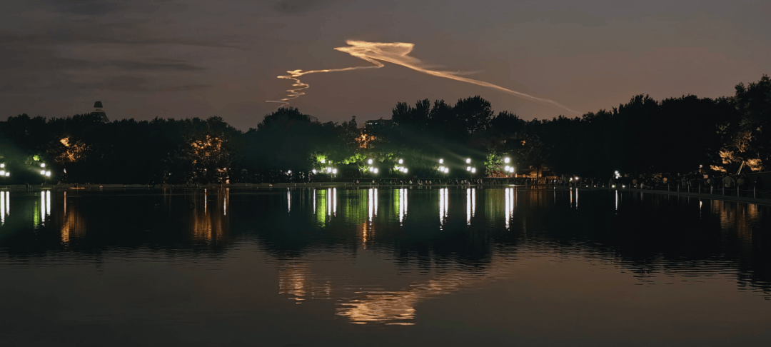 北京昨晚天空出现神奇“光线”!气象专家回应
