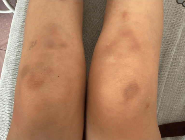 女子自称因工资问题被老板锁办公室里打 警方:双方已到派出所,是否打人还在调查