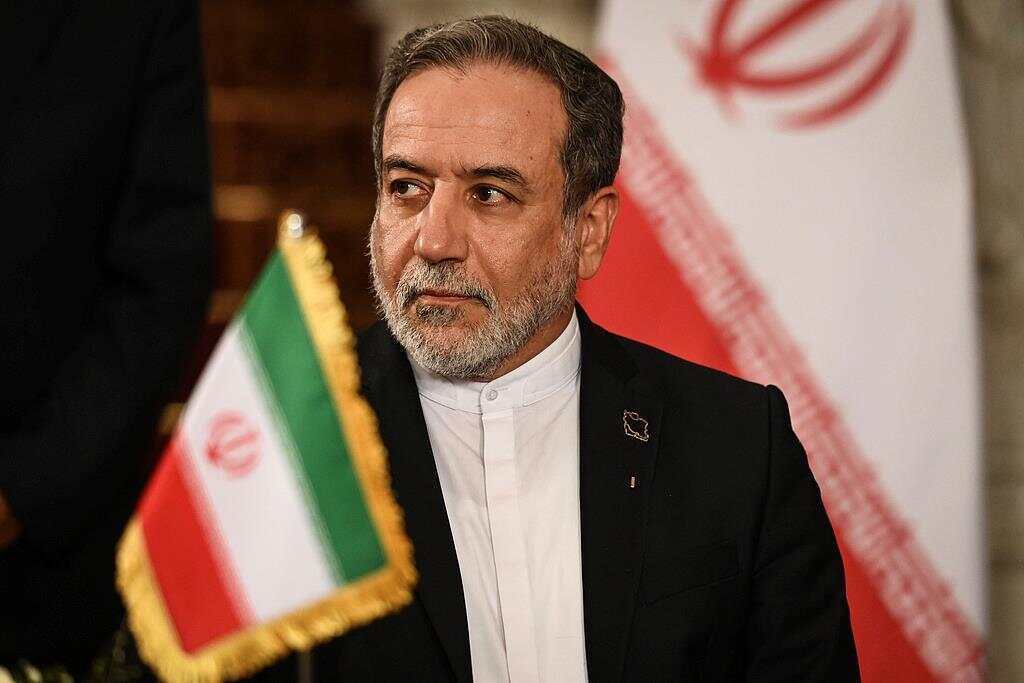 早安!世界丨普京：美若向乌提供“战斧”将摧毁俄美关系；美战争部长带3068人做俯卧撑创纪录