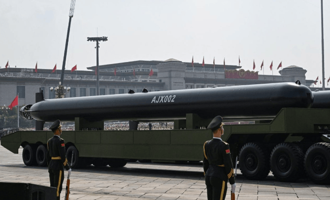 中国超大型无人潜航器亮相,长达42米,携6至8枚鱼雷,规模在同类装备实属罕见!