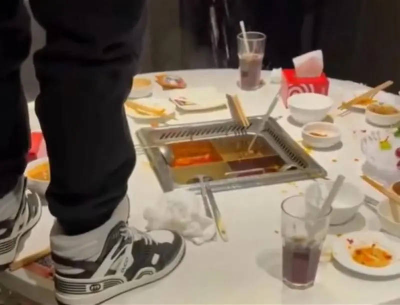 2名男子往海底捞火锅小便案判决已生效！家长判赔220万