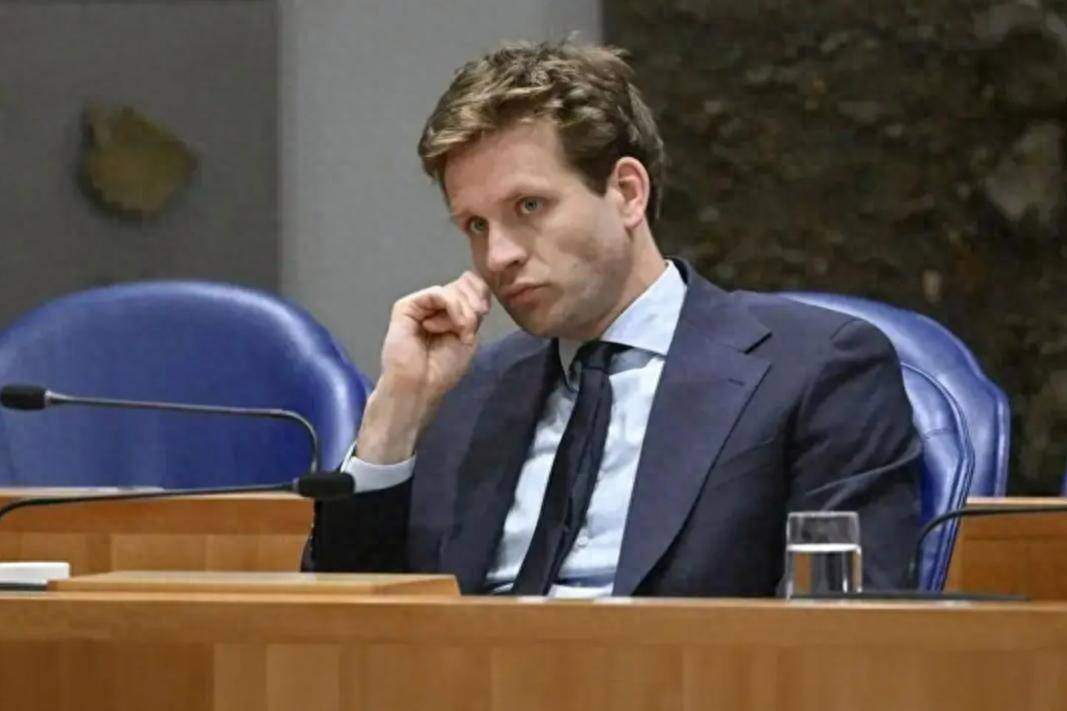 荷兰主动把电话打到北京,不认错也不归还中企管理权,中方寸步不让:必须拿出个交代